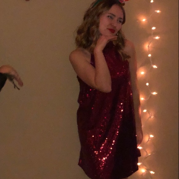 Red sequin holiday dress - Picture 2 of 2